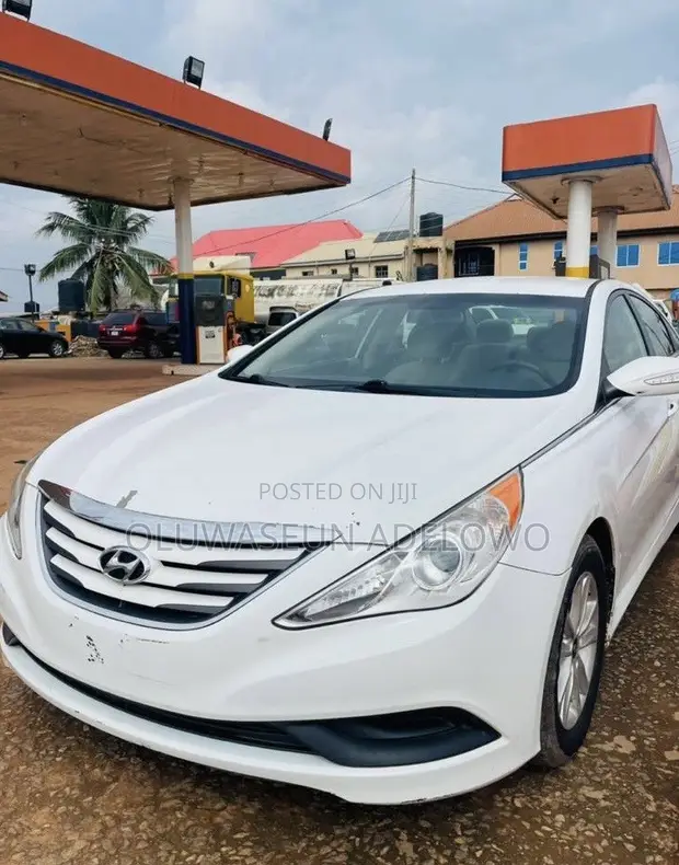2014 Hyundai Sonata SE Sedan (2.4L) - White - 1