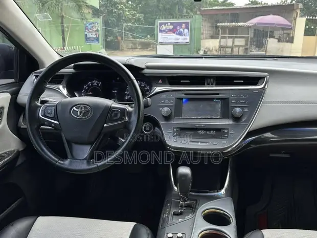 2014 Toyota Avalon XLE Sedan - 1