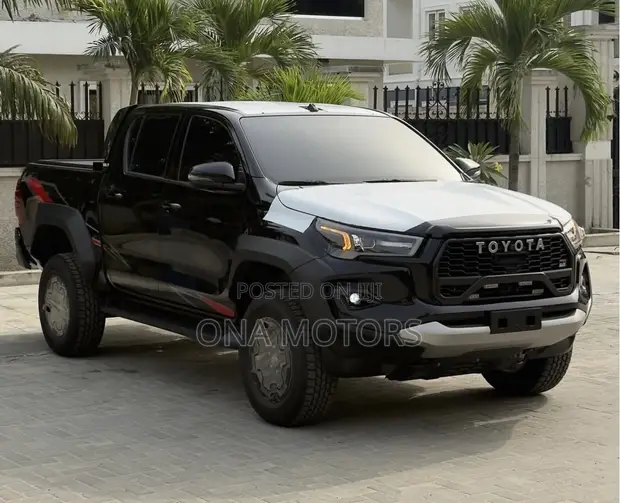 New Toyota Hilux 2025 Black - 1