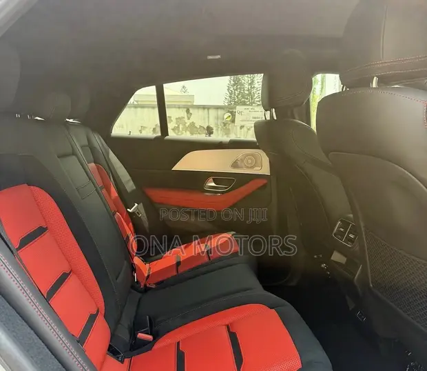 Mercedes-Benz GLE-Class 2025 White - 1