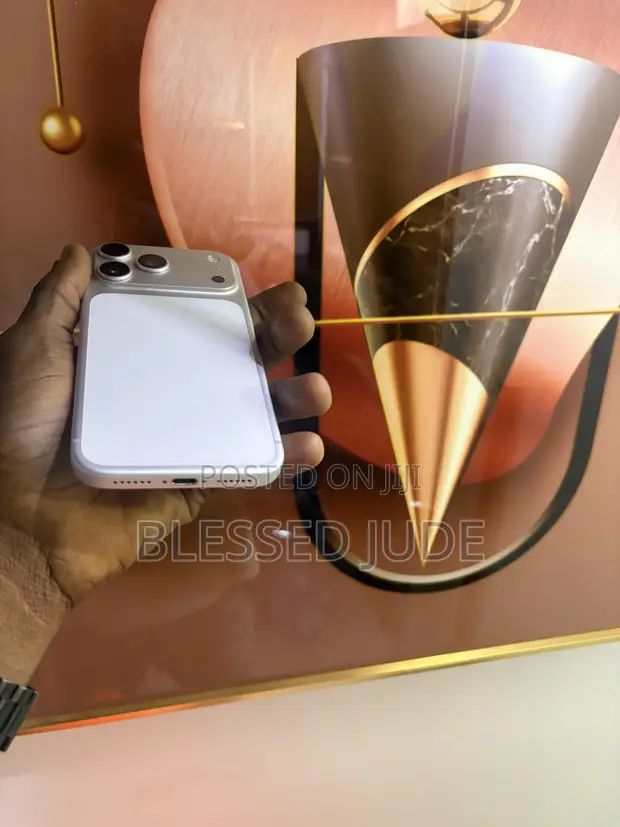 Apple iPhone 17 Pro Max 512GB White - 1