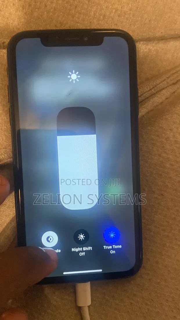 Apple iPhone XR 128GB Black - 1