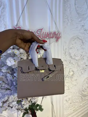 Ingantacciyar Hermes Nude Handbag