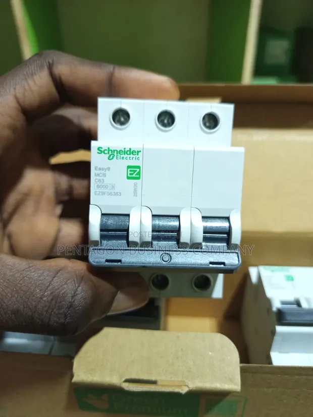 Schneider Electric 3-Pole MCB Breaker Easy9 - 1
