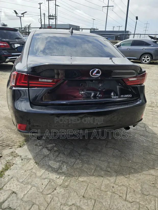 Lexus IS 2015 Black - 1