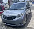 Toyota Sienna 2011 Blue - 1