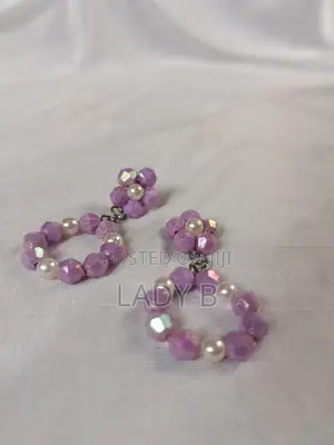 Kayan Kayan Kwalliya masu Launi na Lavender masu Girma da Kayan Kwalliya masu Girma