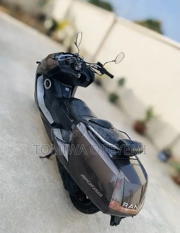 Yamaha Majesty 2019 Black Scooter - 1