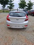 Hyundai Accent SE Hatchback 2017 - Launin Azurfa - 1