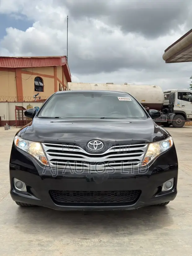 Toyota Venza 2010 Gray - 1