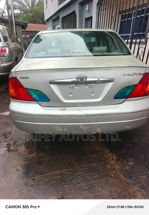 Toyota Avalon 2003 Silver - 1