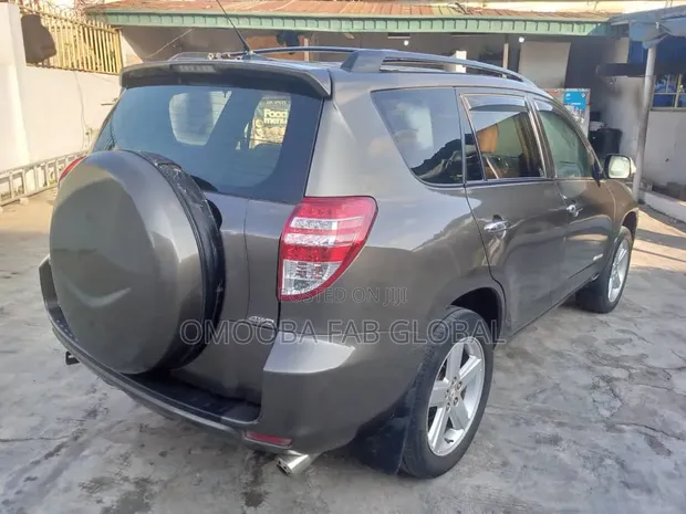 Toyota RAV4 2009 - 1
