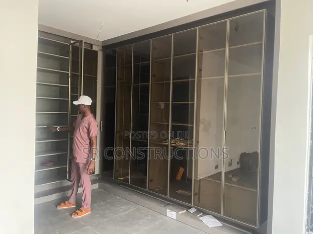 Luxury Wardrobe & Walk-In Closet Design - 1