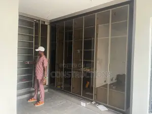 Luxury Wardrobe & Walk-In Closet Design