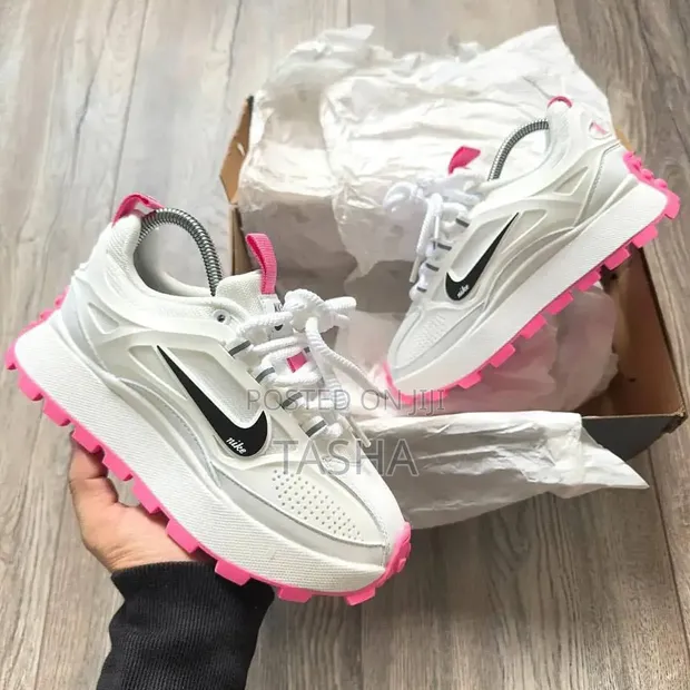 Unisex Nike Sneakers - 1