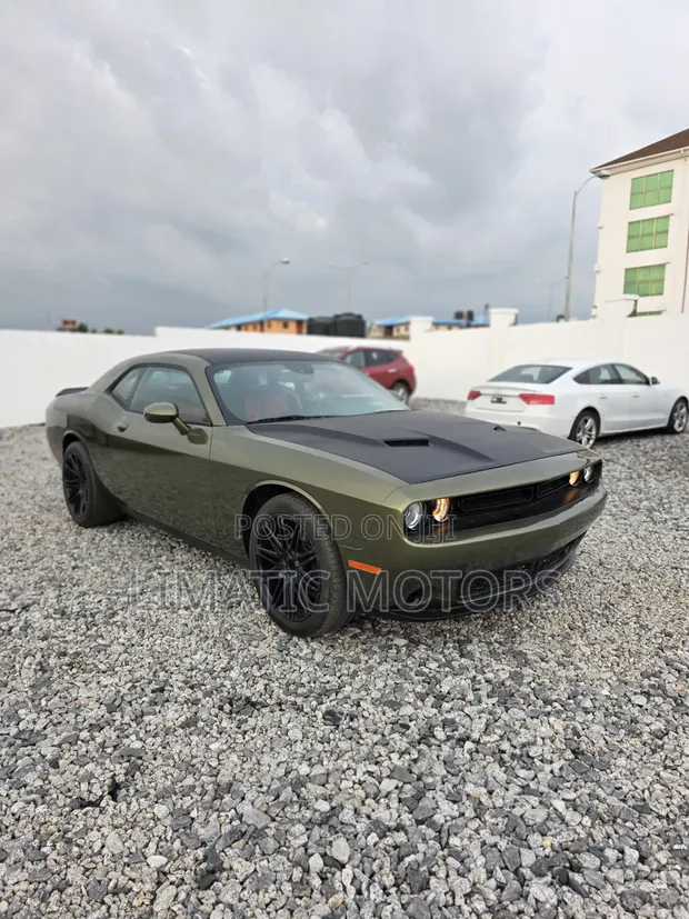 2018 Dodge Challenger SXT RWD Kore - 1