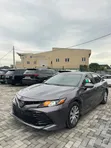 Toyota Camry 2018 Launin]='Gray - 1