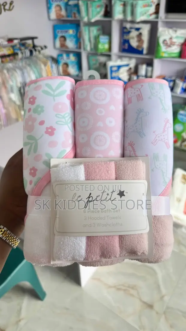Baby Hooded Towel with Washcloths - Unique Brand - 1
