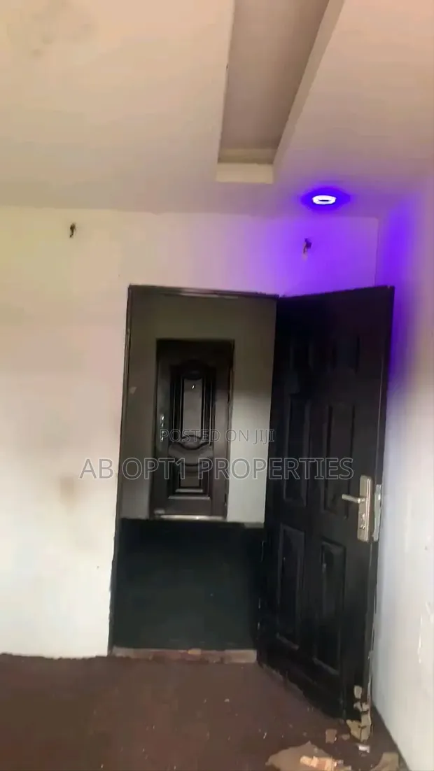 1 Bedroom Room & Parlour in Second Ugbor, Benin City - 1