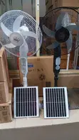 Fan Mai Sake Gina Baturi Tare Da Hasken Rana Da Fitilun LED - 1