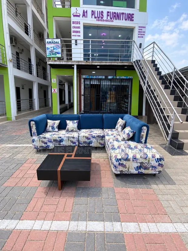 L-Shaped Sofa - Royal Blue da Graffiti Pattern - 1