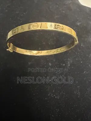 ITALY 750 Certified 18K Gold Cathie Bangle