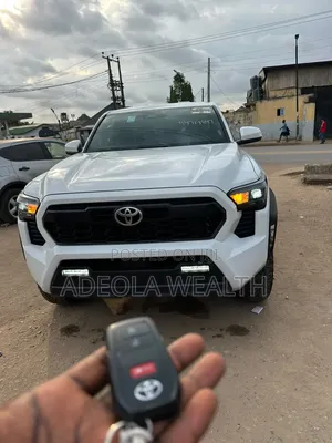2024 Toyota Tacoma White