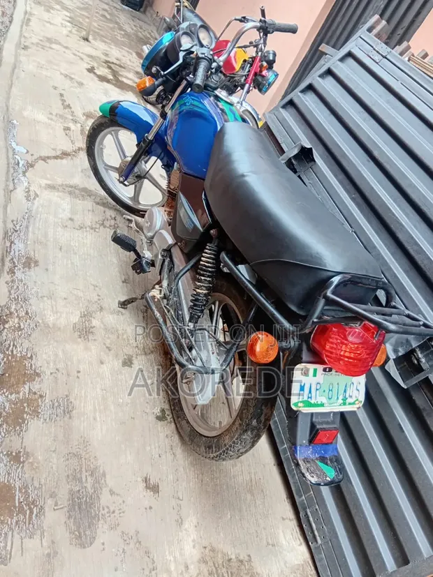 TVS Apache 180 RTR 2025 Blue - 1