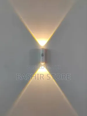 Fitilar Bango ta LED mai Sake Caji - Haske Biyu Mai Dumi