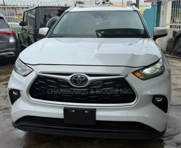 2023 Toyota Highlander XLE AWD White - 1
