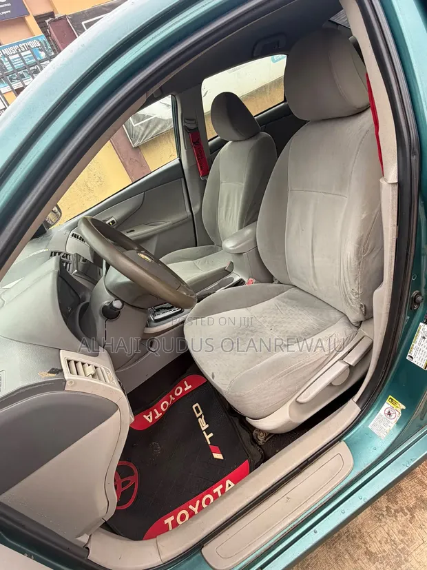 2010 Toyota Camry LE Sedan - Shuɗi - 1