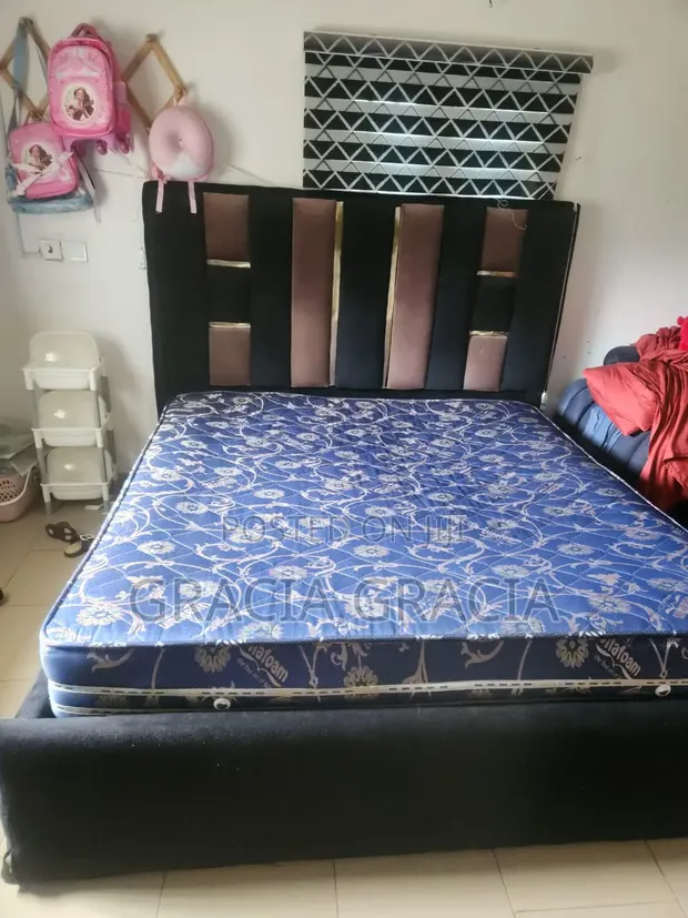 6x6 Bed Frame da Mattress - 1