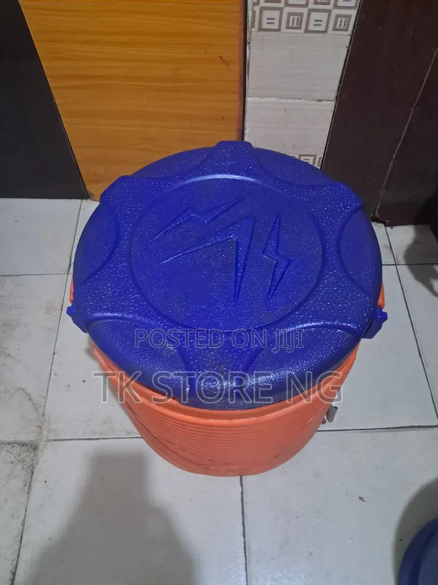 Babban Cooler na Biki - An Yi Amfani Dashi - 1