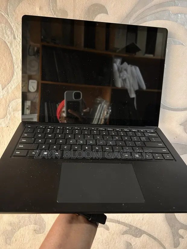 Microsoft Surface Laptop 3 13.5" Intel Core i5 16GB RAM 256GB SSD - 1