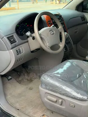 2009 Toyota Sienna XLE FWD Minivan