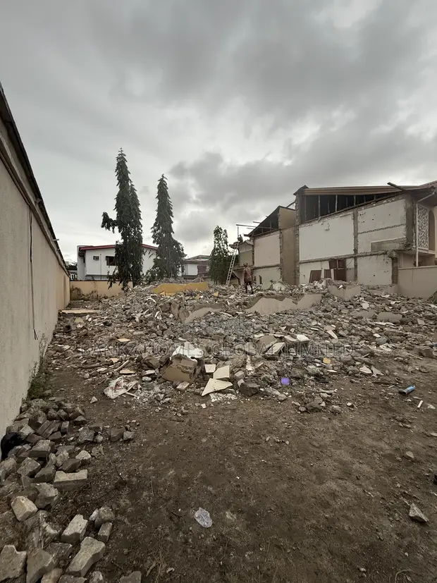 Spacious 558sqm Land for Sale in Lekki Phase 1 - 1