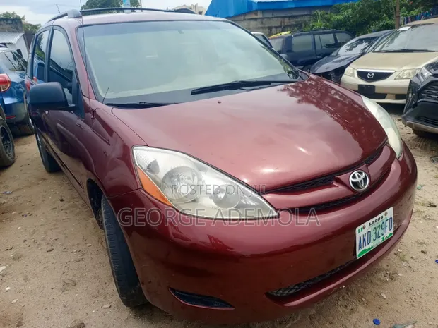 Toyota Sienna 2006 Red - 1