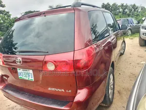 Toyota Sienna 2006 Red