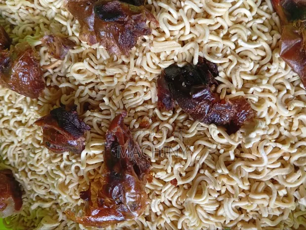 Dog Noodles & Dried Chicken Head Chunks (20kg) - 1