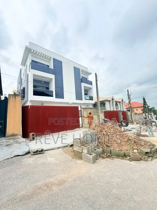 4-Bedroom Duplex with BQ in Magodo Phase 2, Lagos - 1