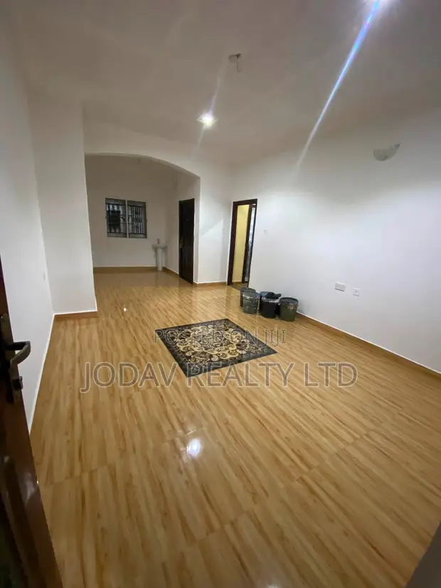 2 Bedroom Block of Flats for Rent in Bloomhill, Elimbu - 1