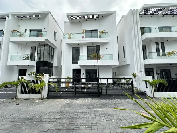 5 Bedroom Duplex with BQ for Rent in Lekki Phase 2 - 1