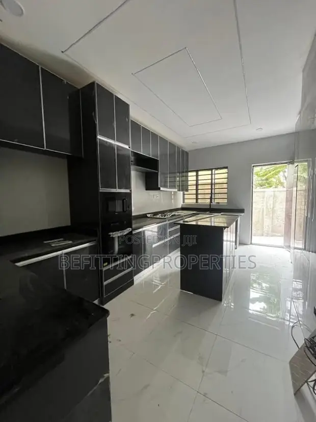 5-Bedroom Duplex with BQ in Ikeja for Sale - 1