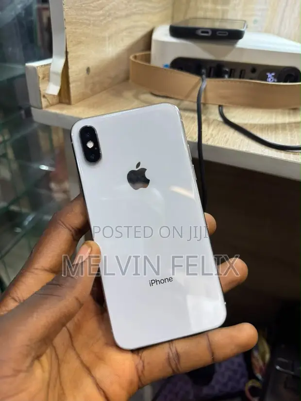 Apple iPhone X 64GB White (Used) - 1