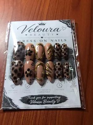 Press on Nails Na Hannu - Tsakiya Almond Shape