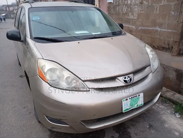 Toyota Sienna for Delivery & Logistics in Lagos - 1
