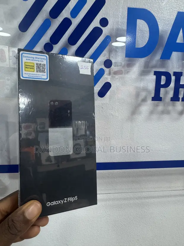 New Samsung Galaxy Z Flip5 256GB Gray - 1