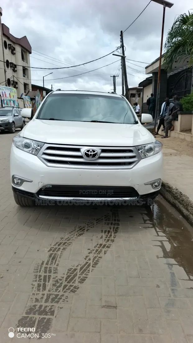 Toyota Highlander 2013 White - 1