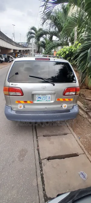 Toyota Sienna 2002 Silver