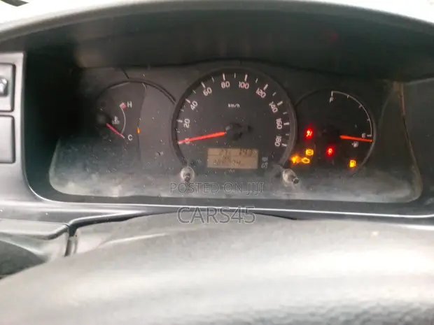 Toyota HiAce 2015 Bus - 1